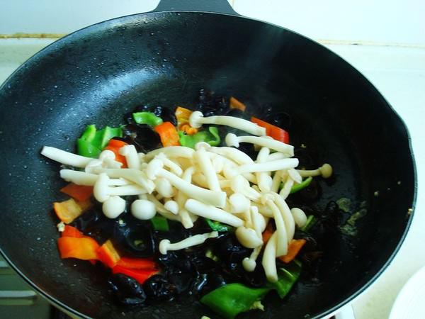 白玉菇木耳炒雞蛋的做法-咸鮮味炒菜譜