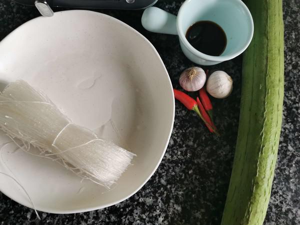 蒜蓉粉絲蒸絲瓜的做法-家常味蒸菜譜-易網<a href=http://m.henggaotouzi.com/ target=_blank class=infotextkey>健康養生</a>網 蒜蓉粉絲蒸絲瓜的做法-家常味蒸菜譜