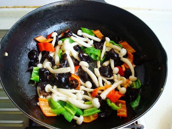 白玉菇木耳炒雞蛋的做法-咸鮮味炒菜譜