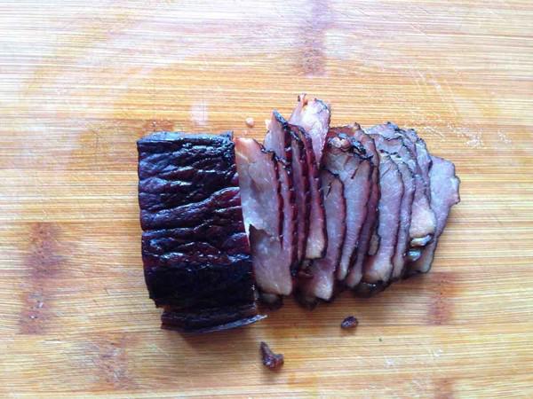 臘肉炒蒜苗的做法-麻辣味炒菜譜-易網健康養生網 臘肉炒蒜苗的做法-麻辣味炒菜譜