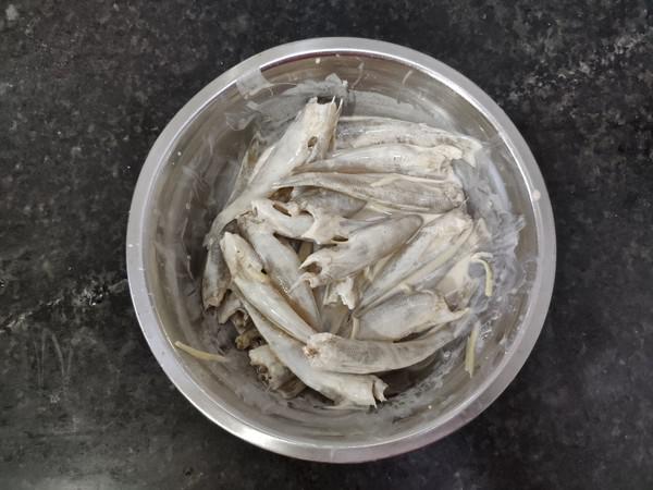 香酥沙丁魚的做法-家常味炸菜譜