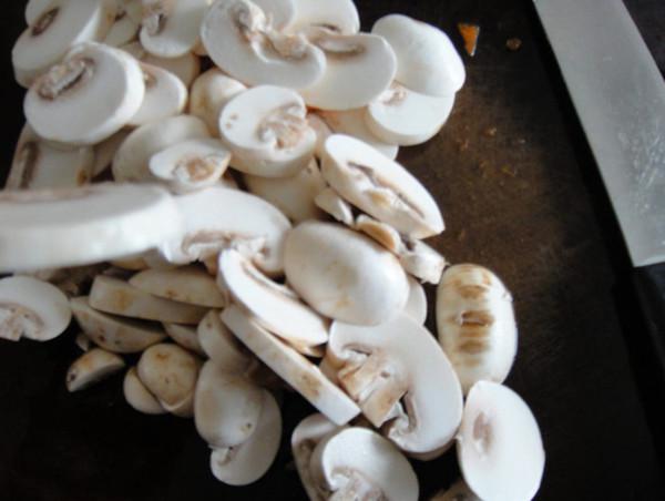 鮑汁炒蘑菇的做法-家常味炒菜譜