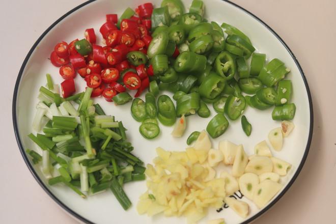 雙椒辣子雞丁的做法-香辣味炒菜譜