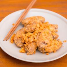 【咸蛋黃雞翅】的做法-咸鮮味炒菜譜