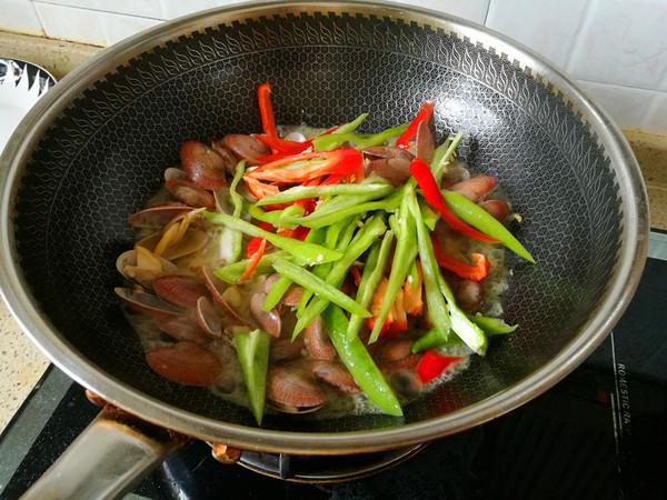 雙椒炒花甲的做法-咸鮮味炒菜譜-易網健康養生網 雙椒炒花甲的做法-咸鮮味炒菜譜