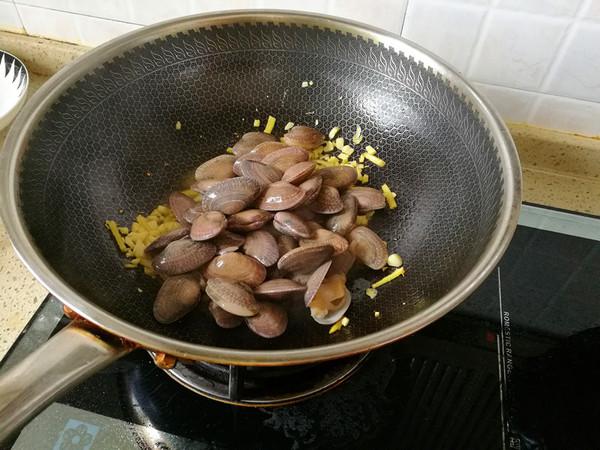 雙椒炒花甲的做法-咸鮮味炒菜譜-易網健康養生網 雙椒炒花甲的做法-咸鮮味炒菜譜