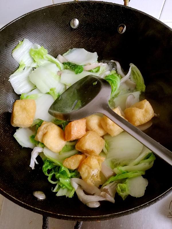 大白菜炒蘑菇的做法-家常味炒菜譜