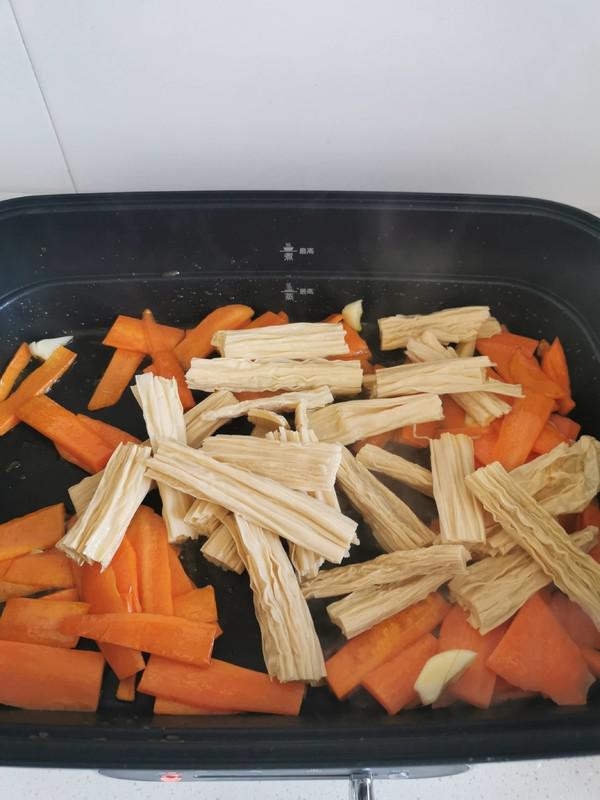 胡蘿卜炒腐竹的做法-家常味炒菜譜