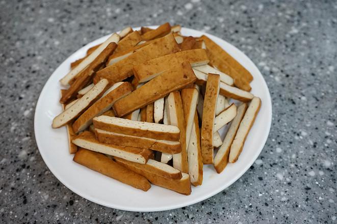 青椒炒香干的做法-香辣味炒菜譜-易網(wǎng)健康養(yǎng)生網(wǎng) 青椒炒香干的做法-香辣味炒菜譜