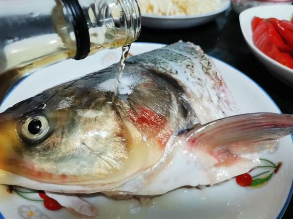 家常版剁椒魚頭的做法-香辣味蒸菜譜