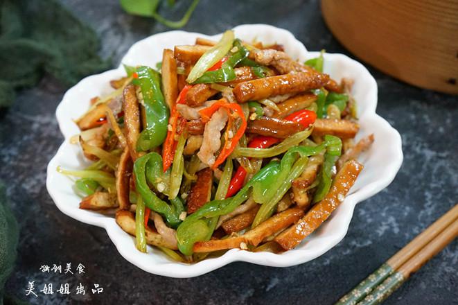 青椒炒香干的做法-香辣味炒菜譜-易網(wǎng)健康養(yǎng)生網(wǎng) 青椒炒香干的做法-香辣味炒菜譜