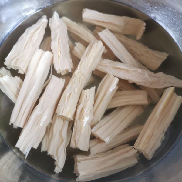 胡蘿卜炒腐竹的做法-家常味炒菜譜