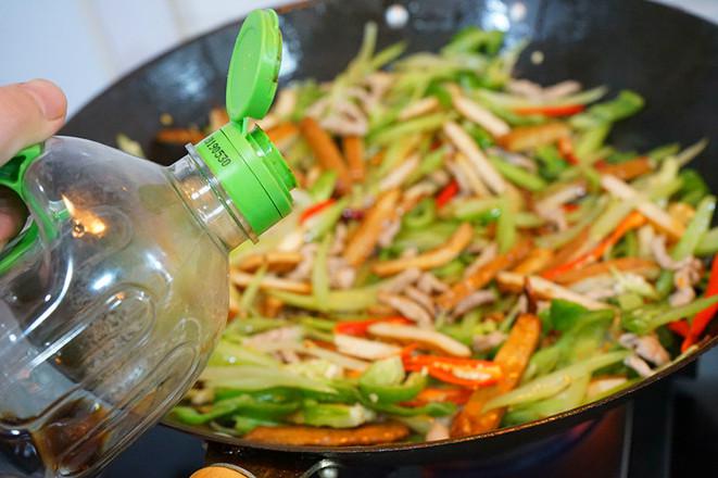 青椒炒香干的做法-香辣味炒菜譜-易網(wǎng)健康養(yǎng)生網(wǎng) 青椒炒香干的做法-香辣味炒菜譜