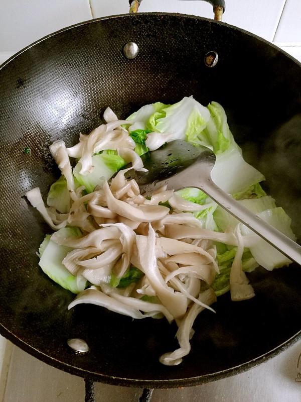 大白菜炒蘑菇的做法-家常味炒菜譜