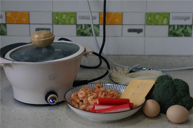 蝦仁蟹棒鮮湯粉的做法-家常味煮菜譜