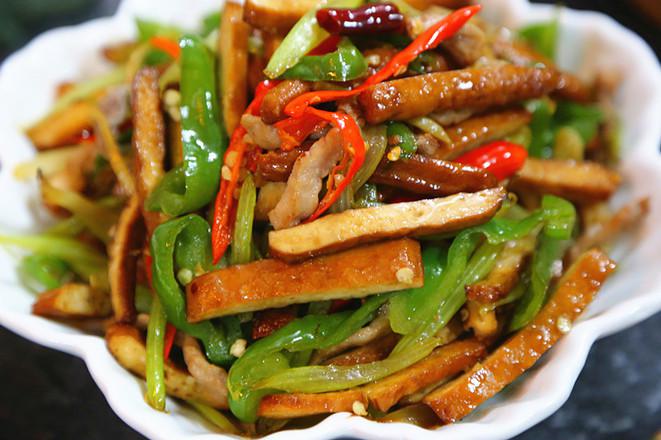 青椒炒香干的做法-香辣味炒菜譜-易網(wǎng)健康養(yǎng)生網(wǎng) 青椒炒香干的做法-香辣味炒菜譜