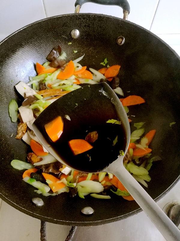 胡蘿卜炒黑木耳的做法-家常味炒菜譜-易網健康養生網 胡蘿卜炒黑木耳的做法-家常味炒菜譜