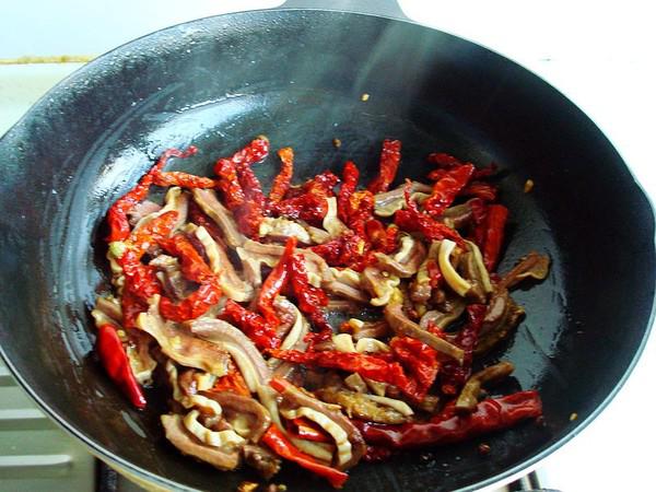 辣皮子滾牛腸的做法-香辣味炒菜譜