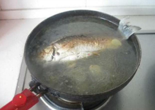 奶白鯽魚豆腐湯的做法-咸鮮味燉菜譜