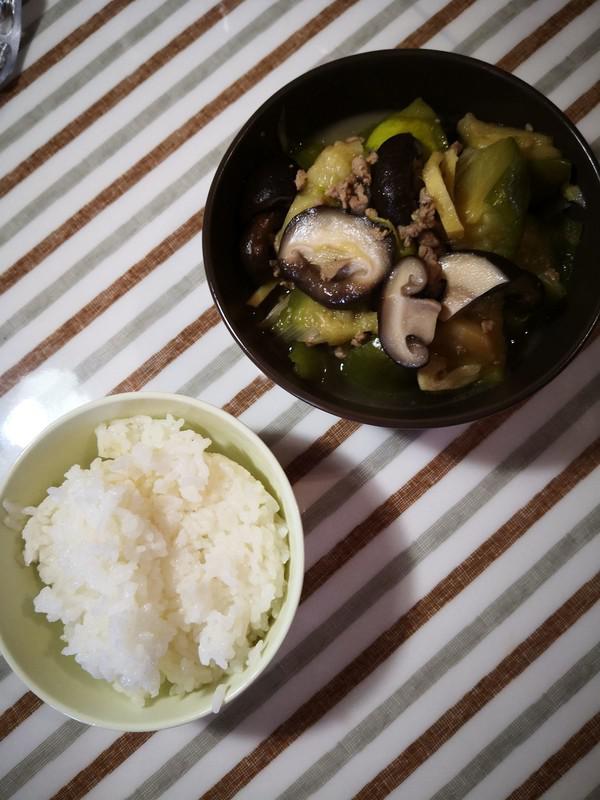 茄子燉香菇的做法-家常味燉菜譜