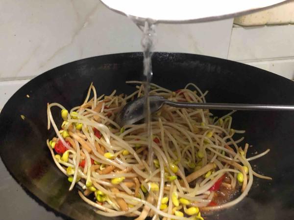 豆芽炒干子的做法-家常味炒菜譜