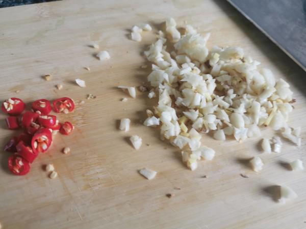 蒜蓉粉絲蒸娃娃菜的做法-蒜香味蒸菜譜