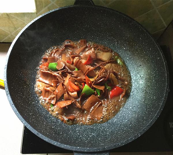 五花肉燒魷魚的做法-咸鮮味燒菜譜