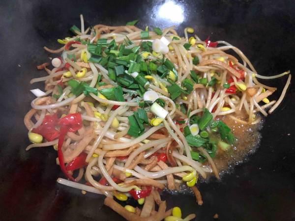 豆芽炒干子的做法-家常味炒菜譜