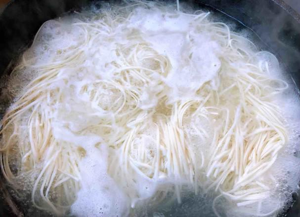 扇貝時蔬面的做法-咸鮮味煮菜譜-易網健康養生網 扇貝時蔬面的做法-咸鮮味煮菜譜