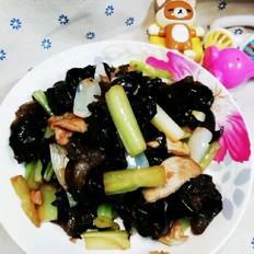 西芹木耳炒百合的做法-家常味炒菜譜