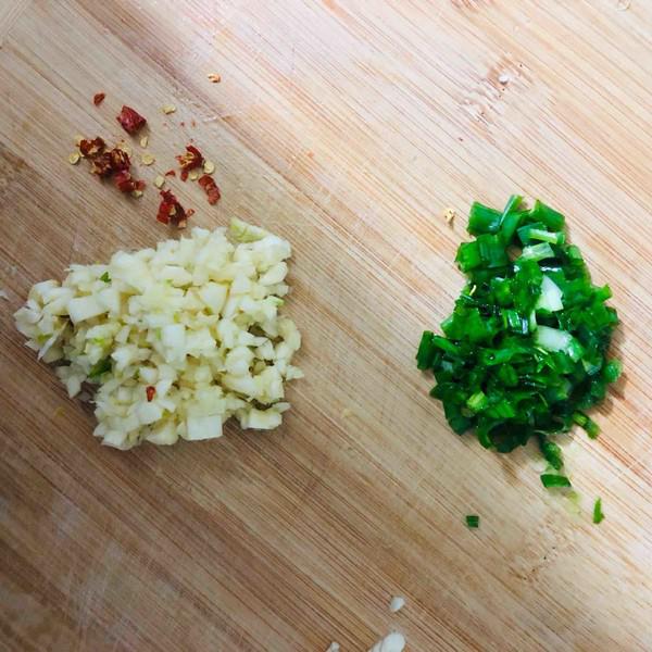 蒜蓉粉絲蒸扇貝的做法-醬香味蒸菜譜