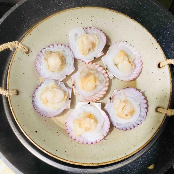 蒜蓉粉絲蒸扇貝的做法-醬香味蒸菜譜