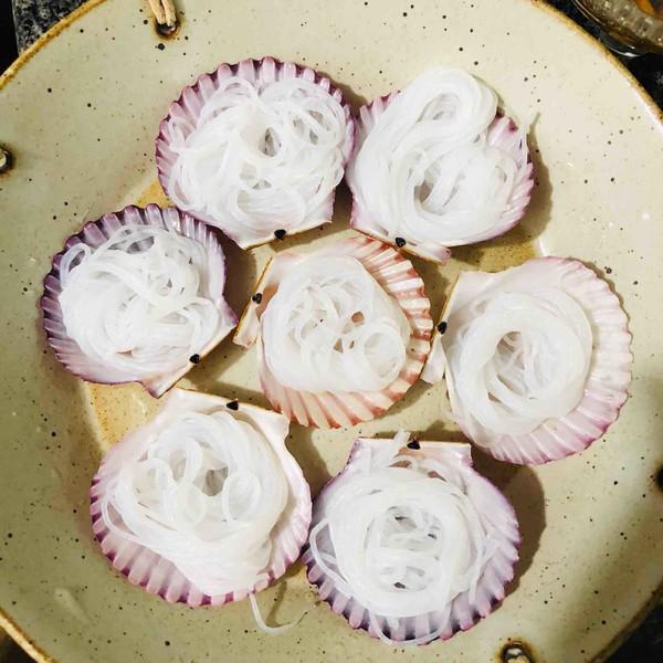 蒜蓉粉絲蒸扇貝的做法-醬香味蒸菜譜