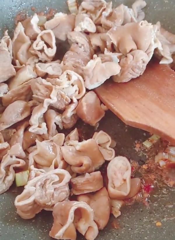 火爆肥腸的做法-香辣味爆菜譜