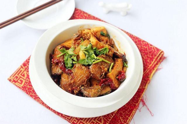 帶魚燉豆腐的做法-家常味燉菜譜