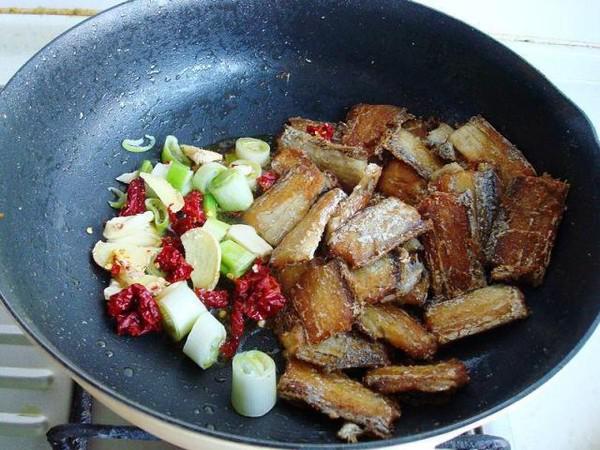 帶魚燉豆腐的做法-家常味燉菜譜