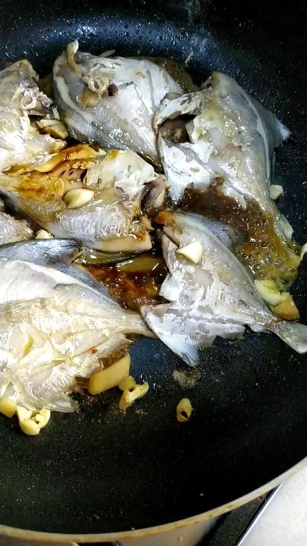 香燜小海魚的做法-咸鮮味燜菜譜