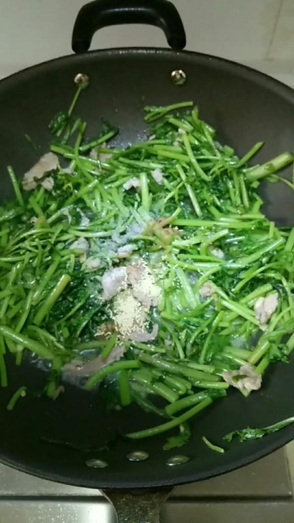 茼蒿炒肉的做法-家常味炒菜譜