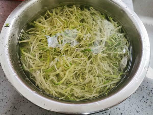 熗拌白蘿卜絲的做法-家常味拌菜譜