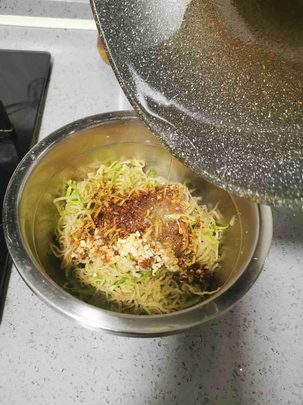 熗拌白蘿卜絲的做法-家常味拌菜譜