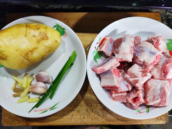 蒜香土豆蒸排骨的做法-家常味蒸菜譜