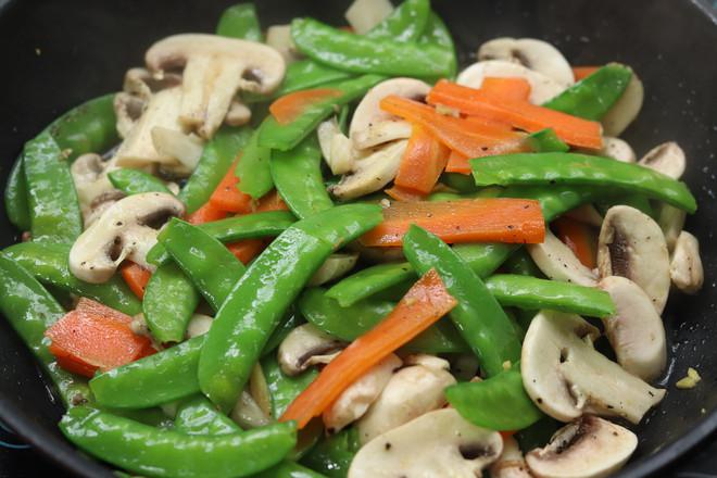 荷蘭豆炒口菇的做法-家常味炒菜譜