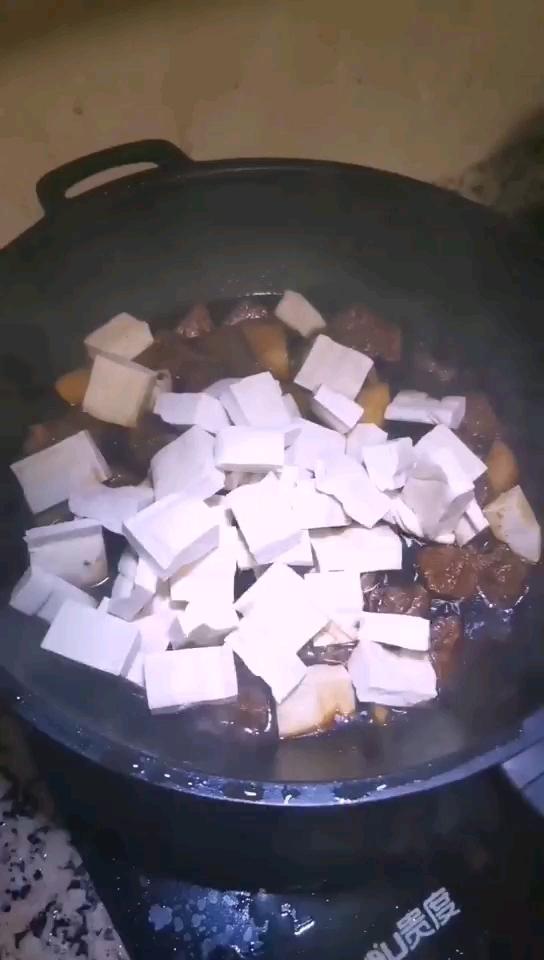 牛肉燉土豆的做法-家常味燉菜譜-易網健康養生網 牛肉燉土豆的做法-家常味燉菜譜