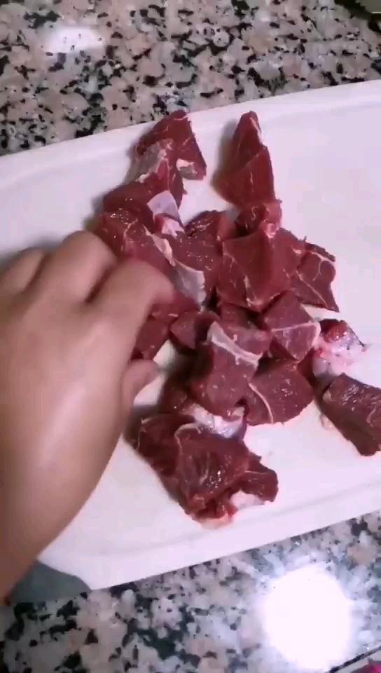 牛肉燉土豆的做法-家常味燉菜譜-易網健康養生網 牛肉燉土豆的做法-家常味燉菜譜