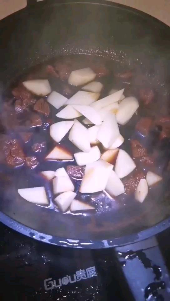 牛肉燉土豆的做法-家常味燉菜譜-易網健康養生網 牛肉燉土豆的做法-家常味燉菜譜