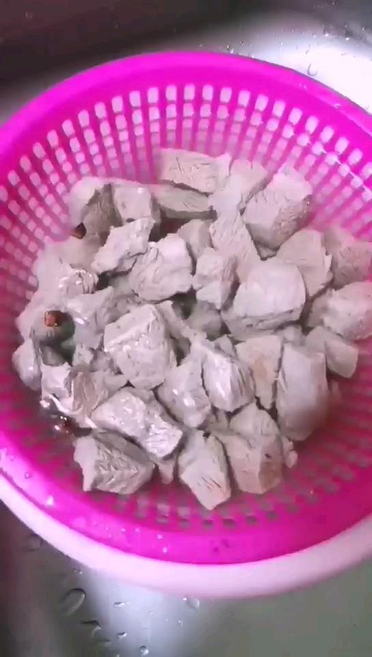 牛肉燉土豆的做法-家常味燉菜譜-易網健康養生網 牛肉燉土豆的做法-家常味燉菜譜