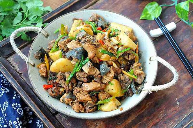 山藥燜雞的做法-咸鮮味燜菜譜