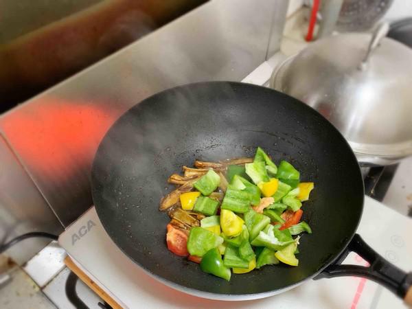 超簡單的辣炒雞脆骨的做法-香辣味炒菜譜