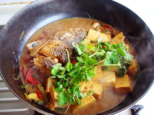 豆腐燉魚頭的做法-家常味燉菜譜