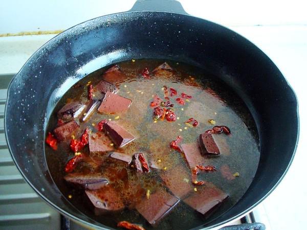 黃心菜燉血塊的做法-家常味燉菜譜-易網健康養生網 黃心菜燉血塊的做法-家常味燉菜譜